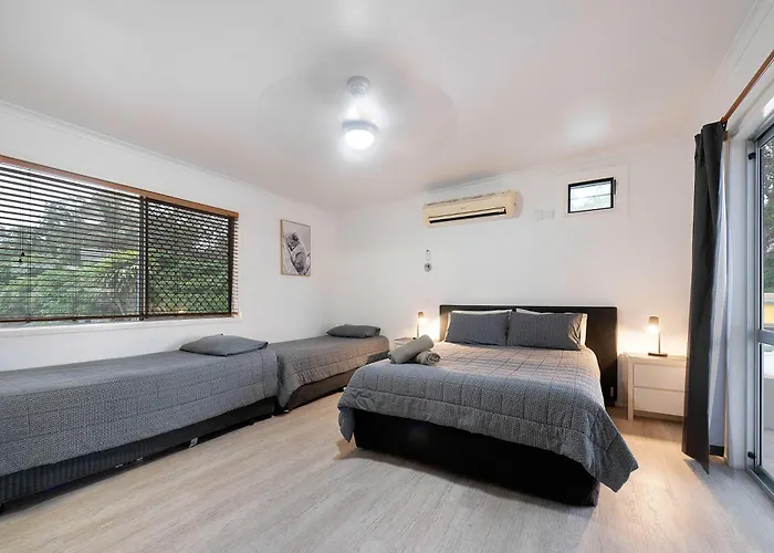 Seaforth Holiday Units