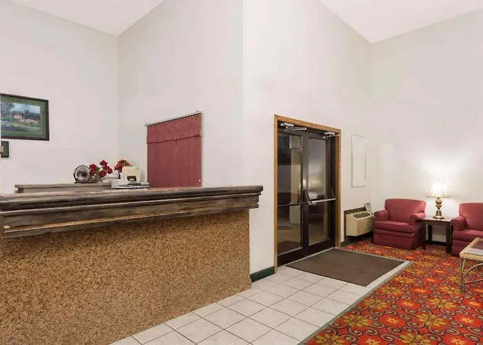 Baymont By Wyndham Bridgeton St Louis