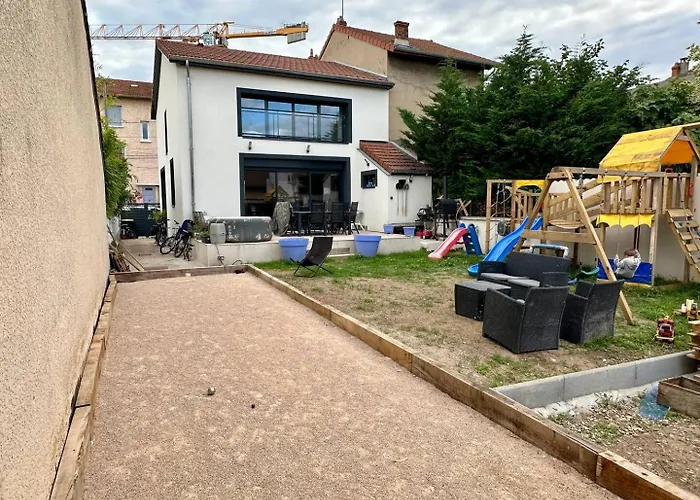 Agreable Maison Renovee, En Ville Et Au Calme !