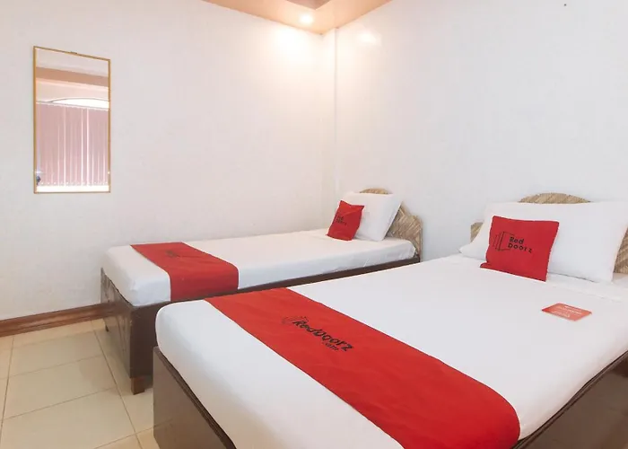 Reddoorz At Coco Grove Tourist Inn
