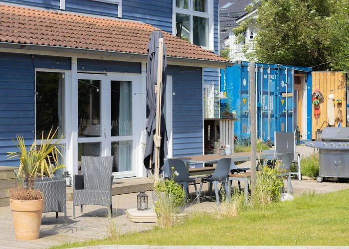 Hostel Oder Ferienwohnung 1-16 Personen Im Blauen Haus