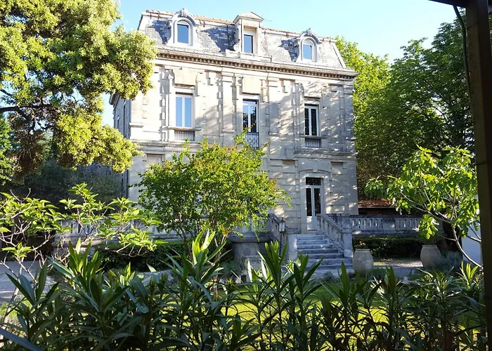 Logis Hotel - Restaurant Residence Les Cedres