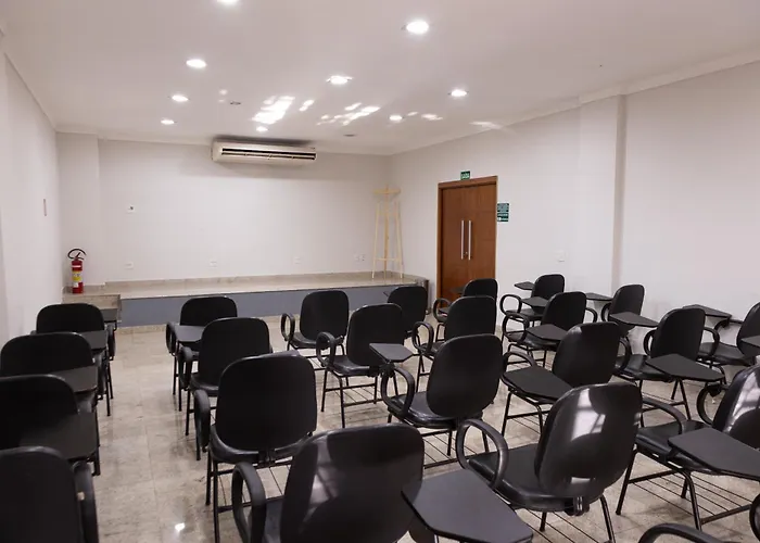 BOMBONATO HOTEL - Fácil Acesso ao Aeroporto e parque de Exposições ABCZ