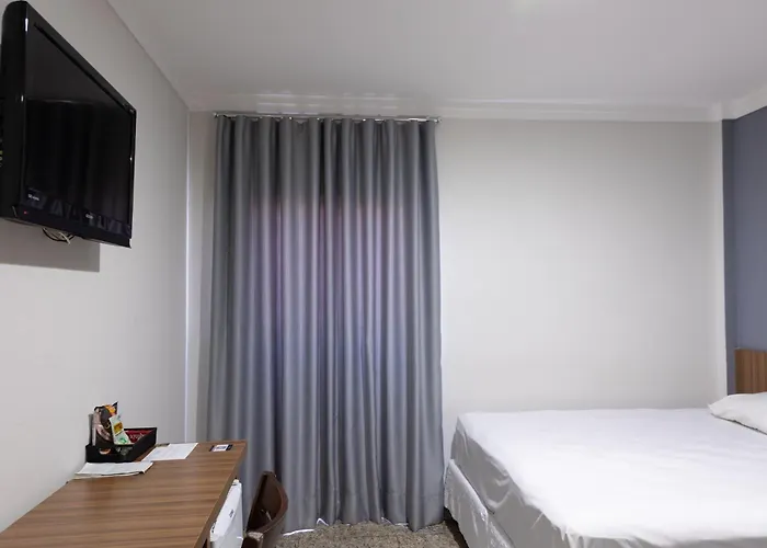 BOMBONATO HOTEL - Fácil Acesso ao Aeroporto e parque de Exposições ABCZ