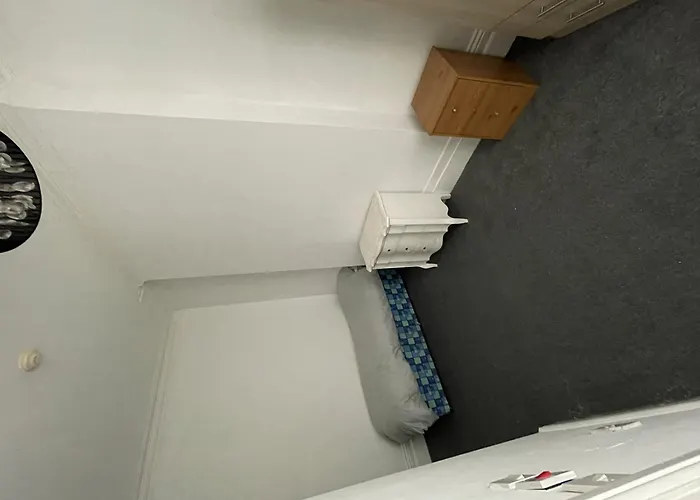 Single Room En-Suite On Southfield Road
