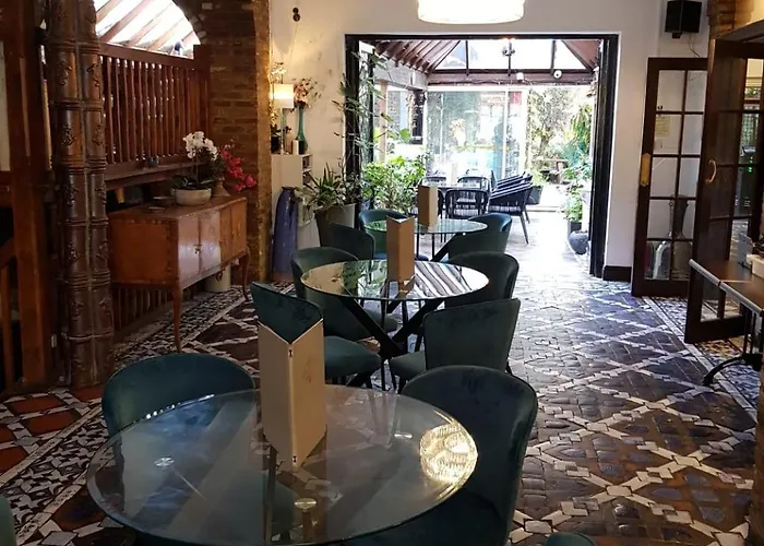 Madonna Halley Hotel
