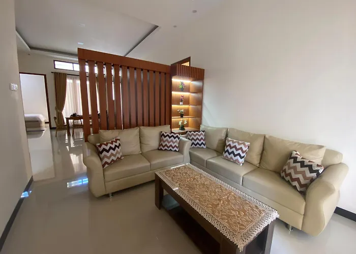 Kanggo Riko Family Homestay Mitra Reddoorz