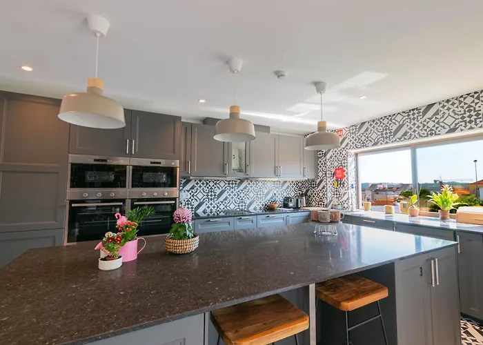 7Min From University&Sé Velha - AC - Work Desk - WiFi 300MBs -Suite 7&8
