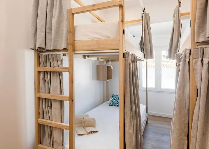Madalena Hostel E Suites
