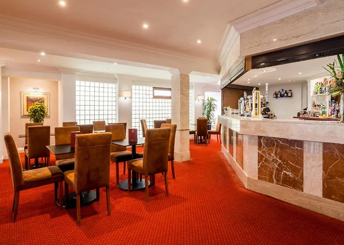 The Queens Hotel