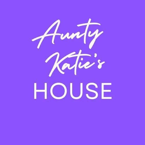 Aunty Katie'S House, Ni Tourist Board Certified & Located On The Main Oldpark Road To Belfast, With Free Continental Breakfast & Free Ultra Fast Sky Internet, Free Sky Sports & Free Sky Cinema, Self-Check In After 10Pm Gmt
