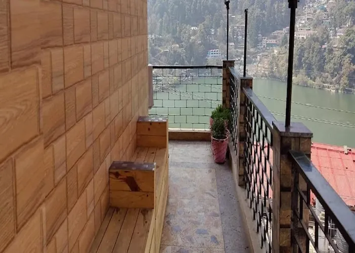 Goroomgo Vinayak Mall Road Lake View Nainital - Luxury Room - Best Hotel In Nainital