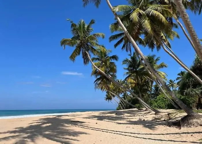 Rainbow Beach Hotel