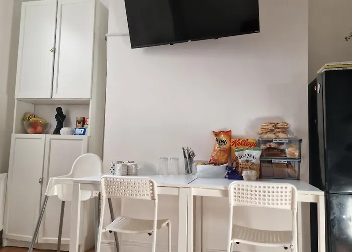 Aunty Katie'S House, Ni Tourist Board Certified & Located On The Main Oldpark Road To Belfast, With Free Continental Breakfast & Free Ultra Fast Sky Internet, Free Sky Sports & Free Sky Cinema, Self-Check In After 10Pm Gmt