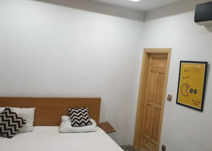 Dastak Hotel
