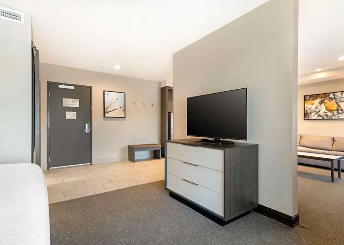Best Western Plus Executive Residency Rigby'S Water World Hotel
