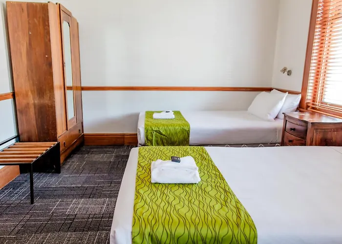 The Cambridge Hotel & Backpackers