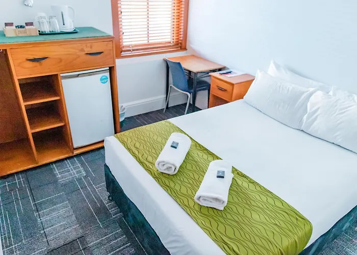 The Cambridge Hotel & Backpackers