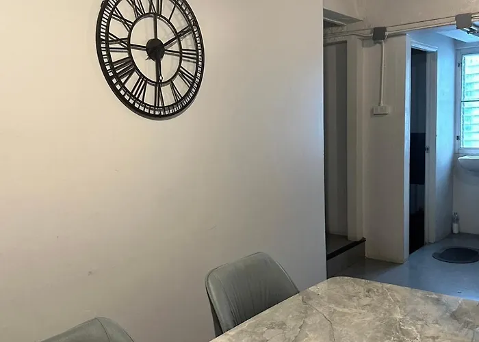 New Warm Light Hostel