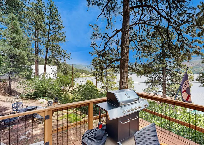 Lakefront Cabin Retreat