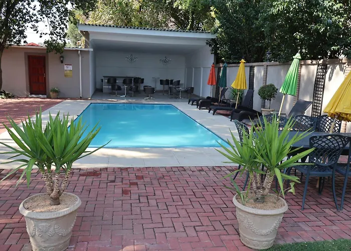 Airport Gardens Boutique Hotel