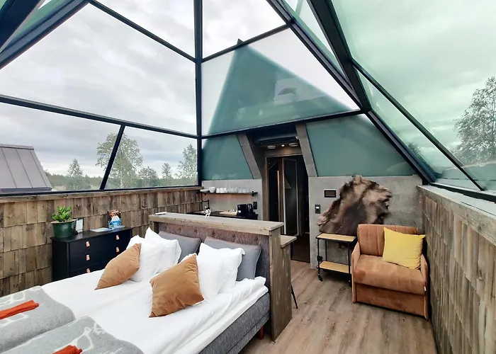 Aurora Pyramid Glass Igloos