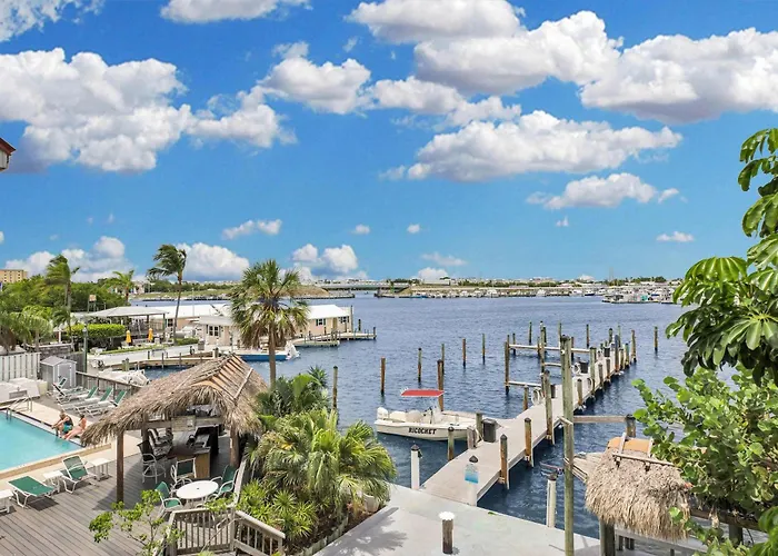 Eleuthera - 2X2 Fully Updated Old Town Waterfront Corner Condo