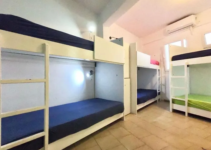 Fira Backpackers Place
