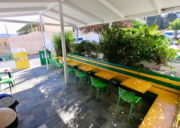 Fira Backpackers Place