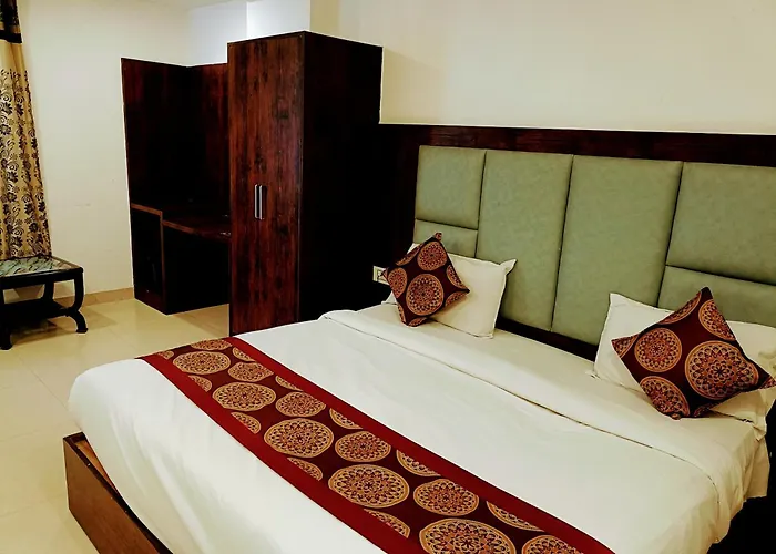 Hotel Le Grand Near Igi Airport
