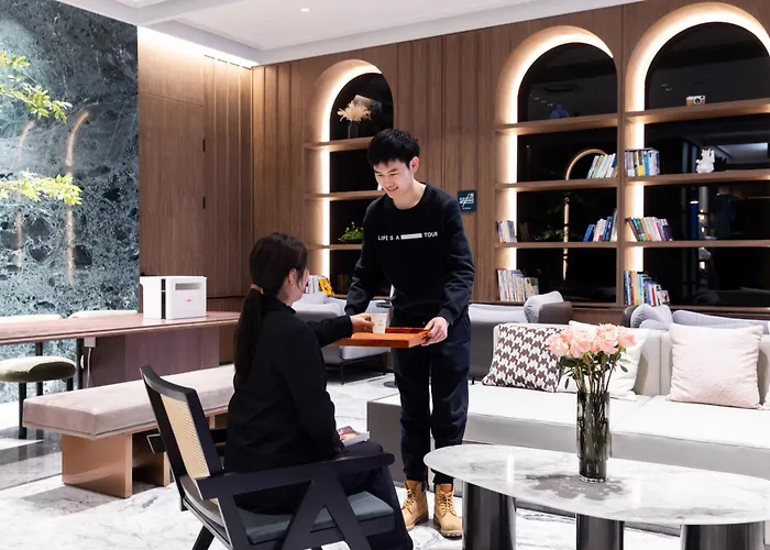 Atour Hotel Zhengzhou North Dragon Lake Financial Center