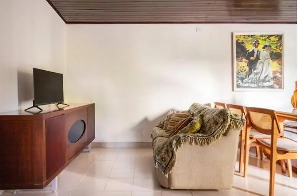 Hostel Demuner House