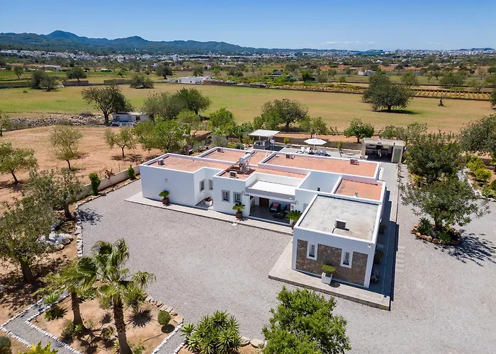 Villa In San Antonio Sleeps 10