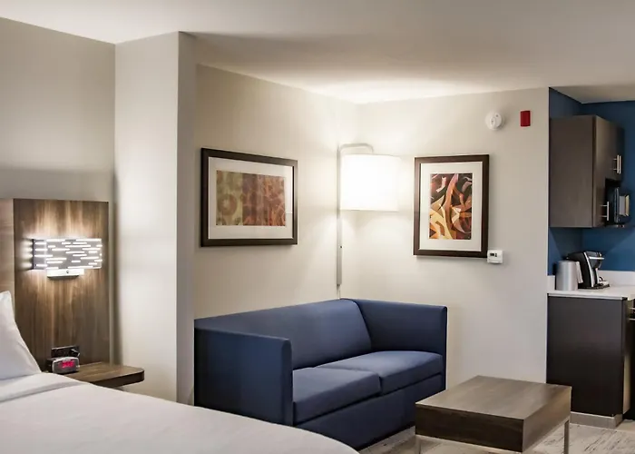 Holiday Inn Express & Suites Overland Park By Ihg
