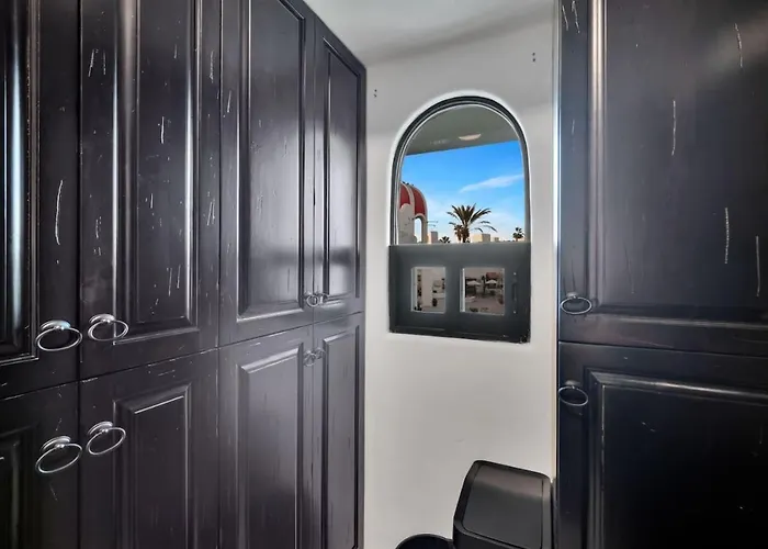 Completely Remodeled 2Bd-2Ba Plaza Bonita