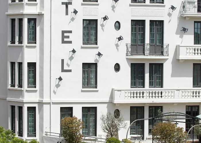 College Hotel