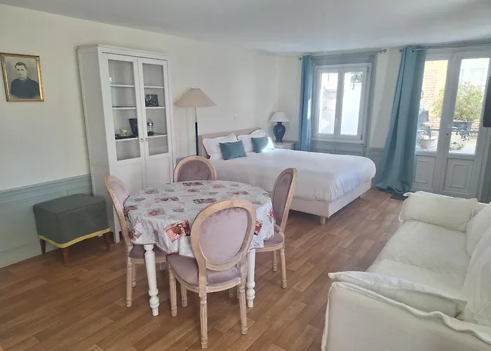 Hotel De Charme La Bonne Adresse - Logis Hotels