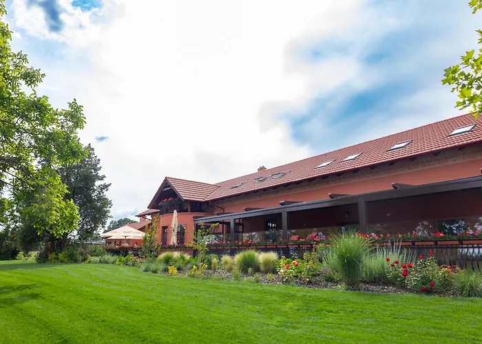 Hotel Kuria Cerveny Majer