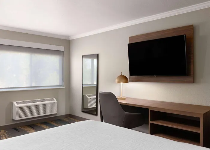 La Quinta Inn & Suites By Wyndham Yakima Downtown