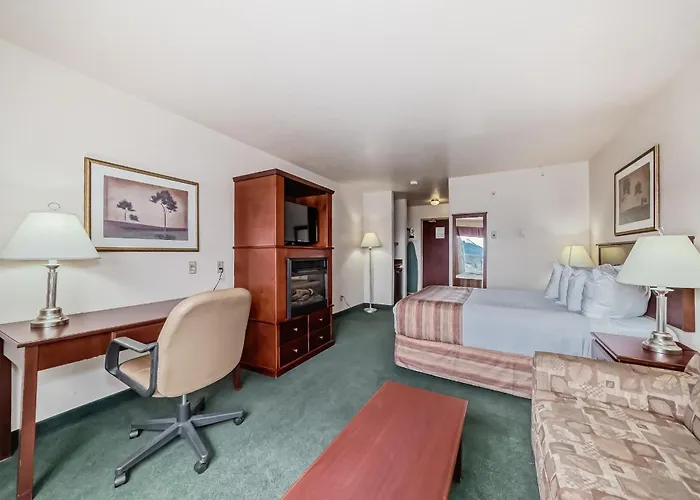 Grande Cache Inn & Suites