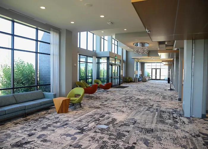 Holiday Inn & Suites Cedar Falls-Waterloo Event Ctr By Ihg