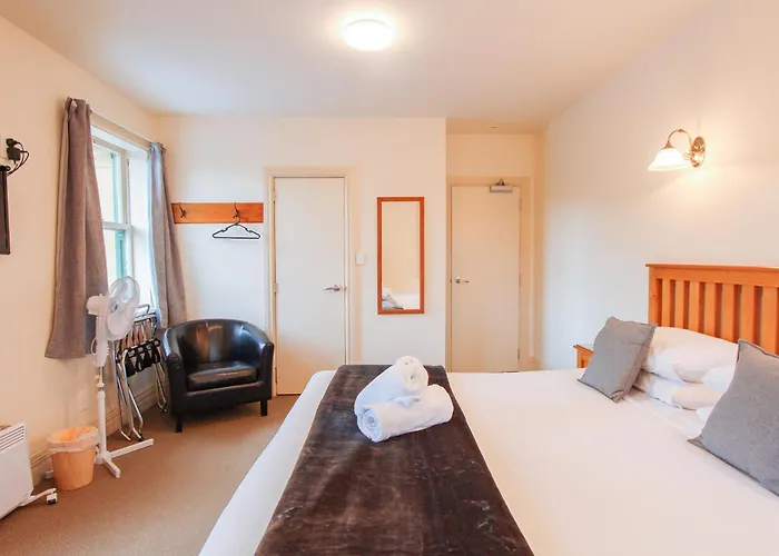 The Grand Hotel & Bar - Akaroa