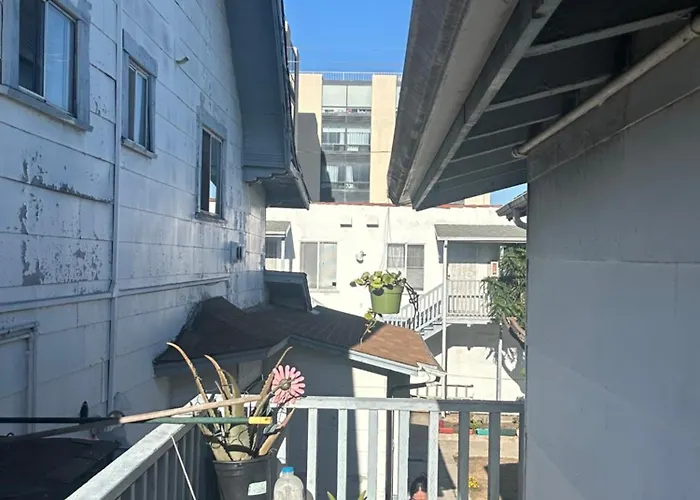 Santa Monica Stays