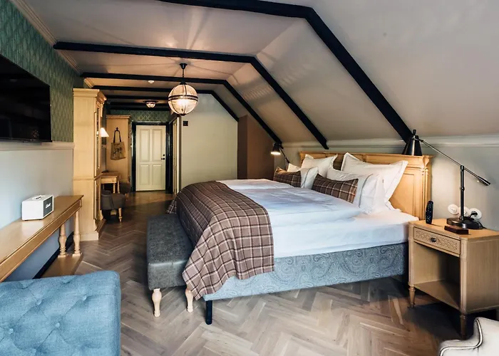Skalakot Manor Hotel