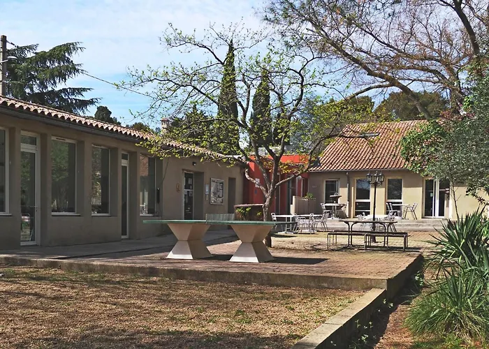 Auberge De Jeunesse Hi Nimes