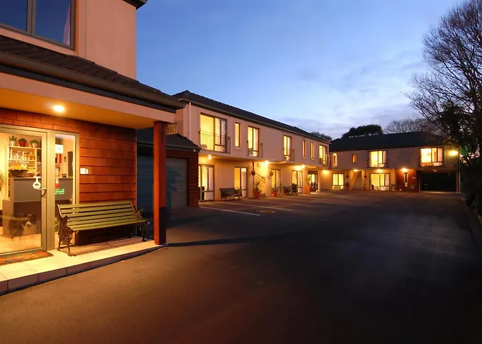 Courtesy Court Motel