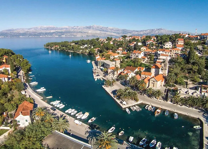 4 Bedroom Beach Front Home In Split
