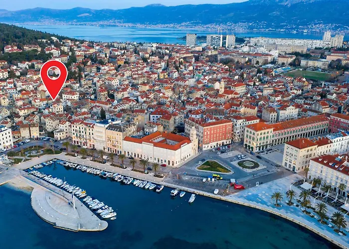4 Bedroom Beach Front Home In Split