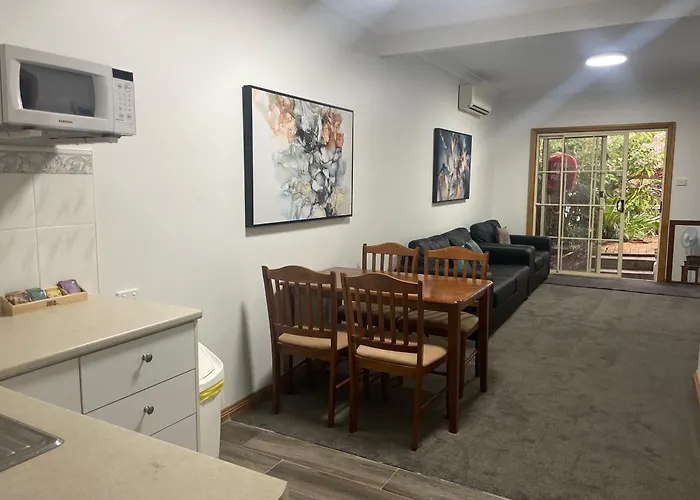 Oasis Inn Ulladulla - Welcoming Guests 18 Years And Older
