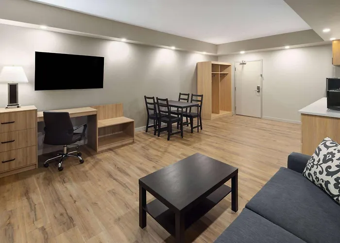 Baymont By Wyndham West Edmonton